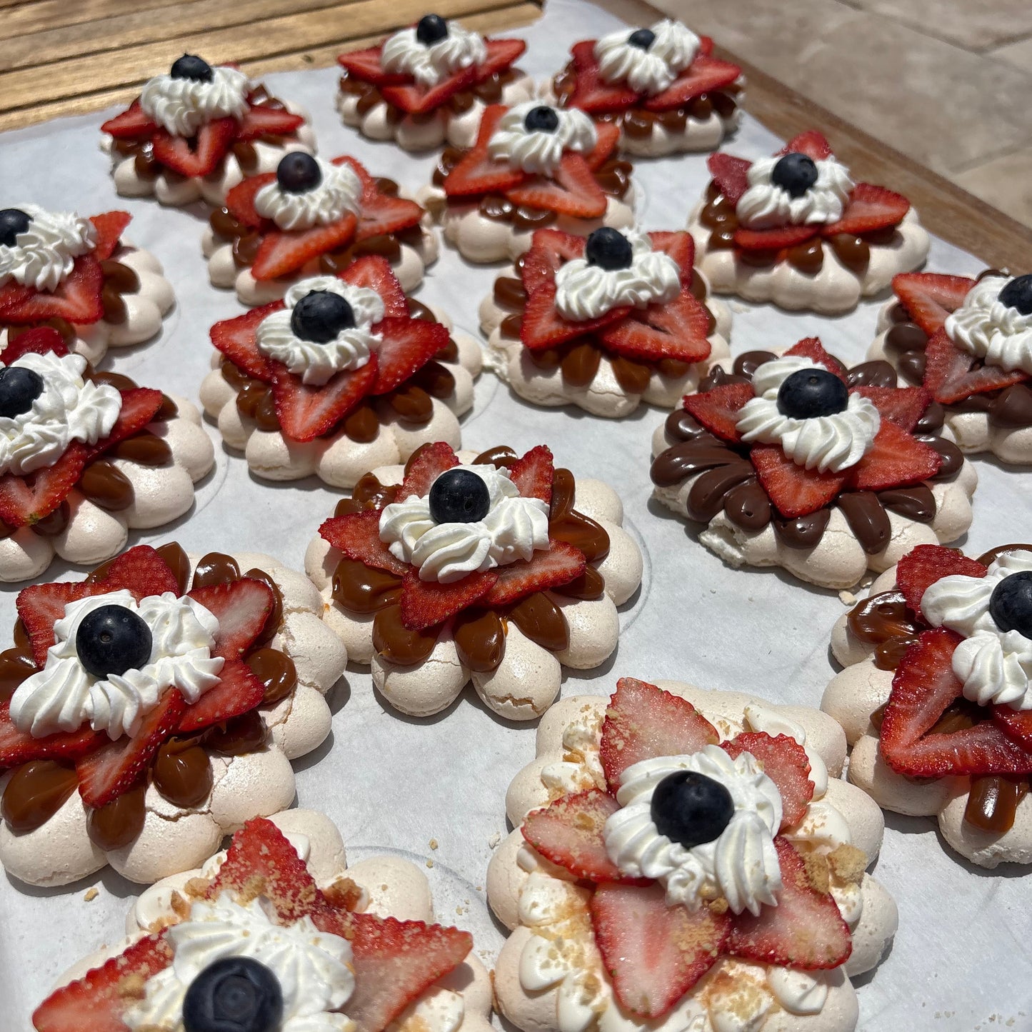 Pavlova Bloom Bites